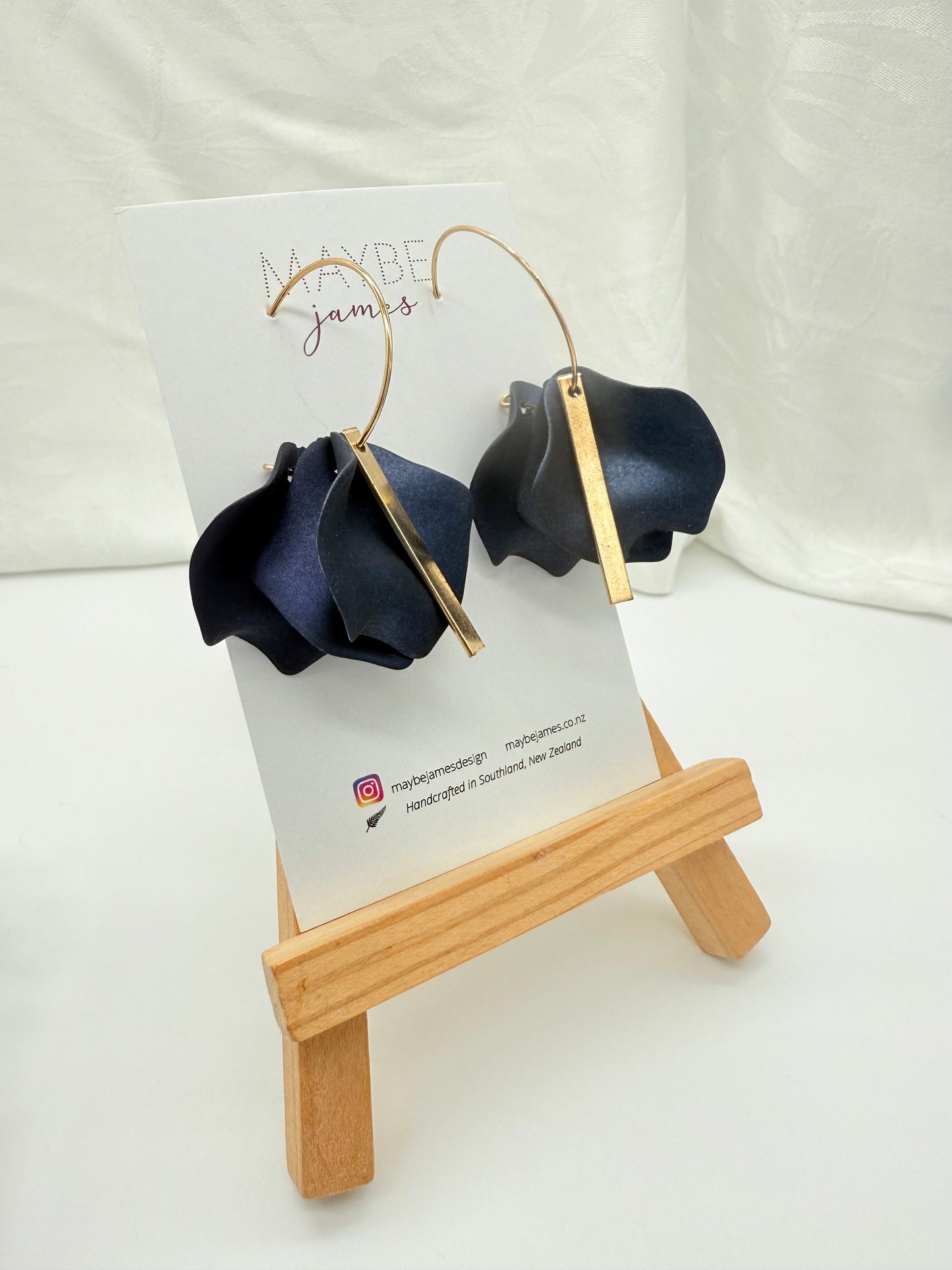 Minimalistic Elegant Petal 30mm Hoops