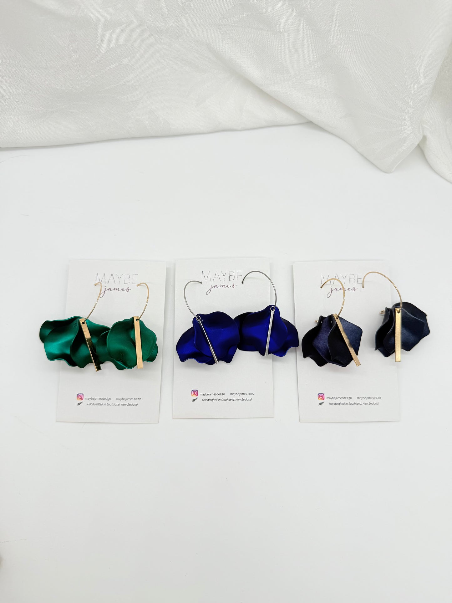 Minimalistic Elegant Petal 30mm Hoops