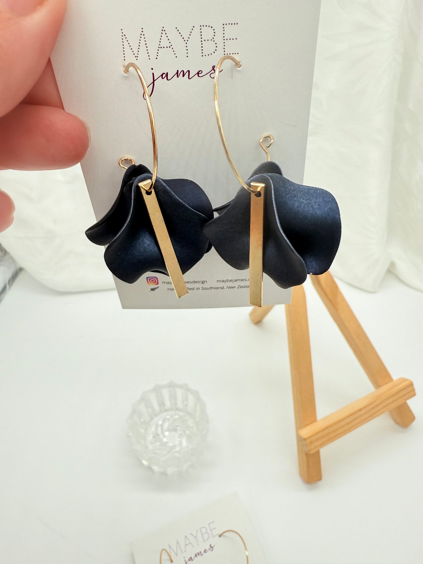 Minimalistic Elegant Petal 30mm Hoops