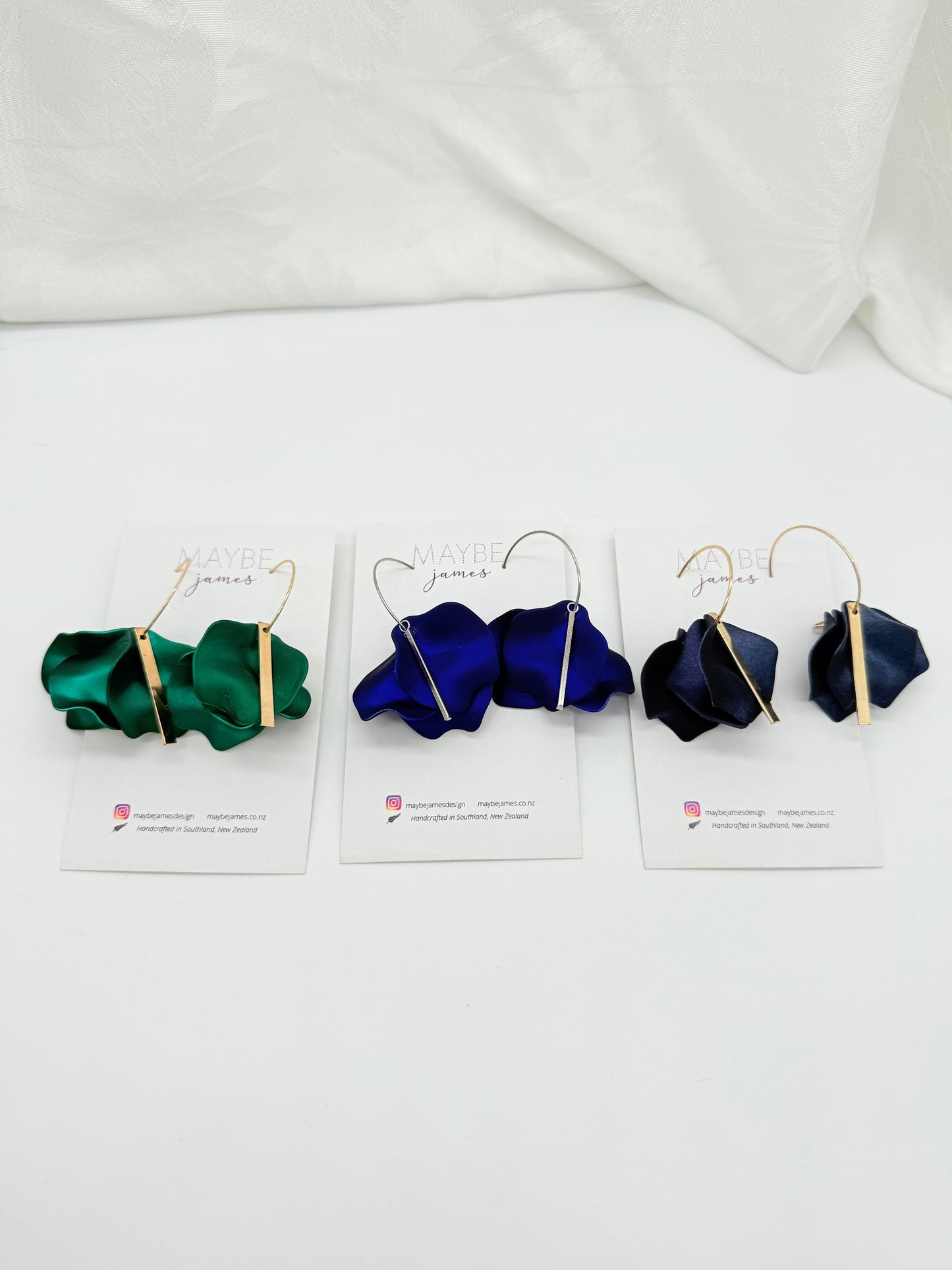 Minimalistic Elegant Petal 30mm Hoops