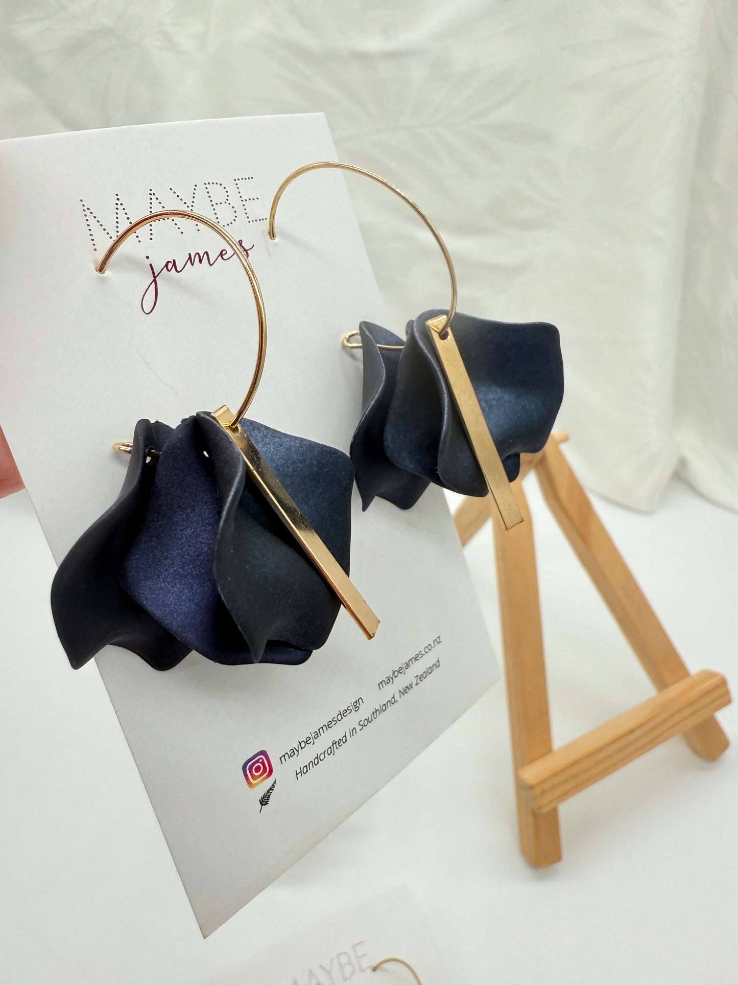 Minimalistic Elegant Petal 30mm Hoops