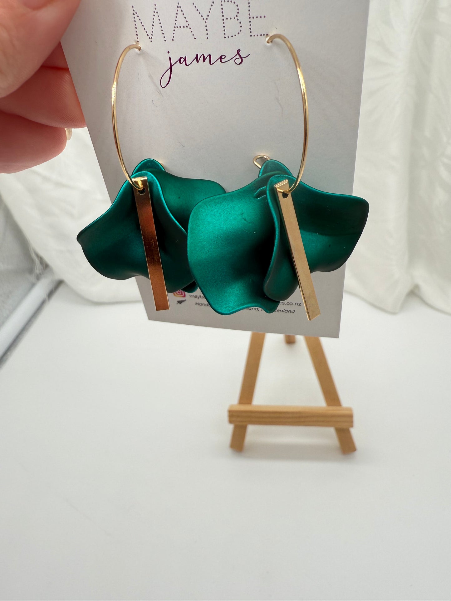 Minimalistic Elegant Petal 30mm Hoops