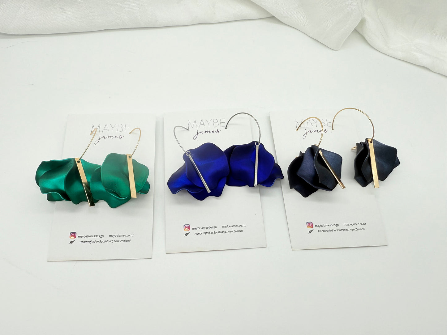 Minimalistic Elegant Petal 30mm Hoops