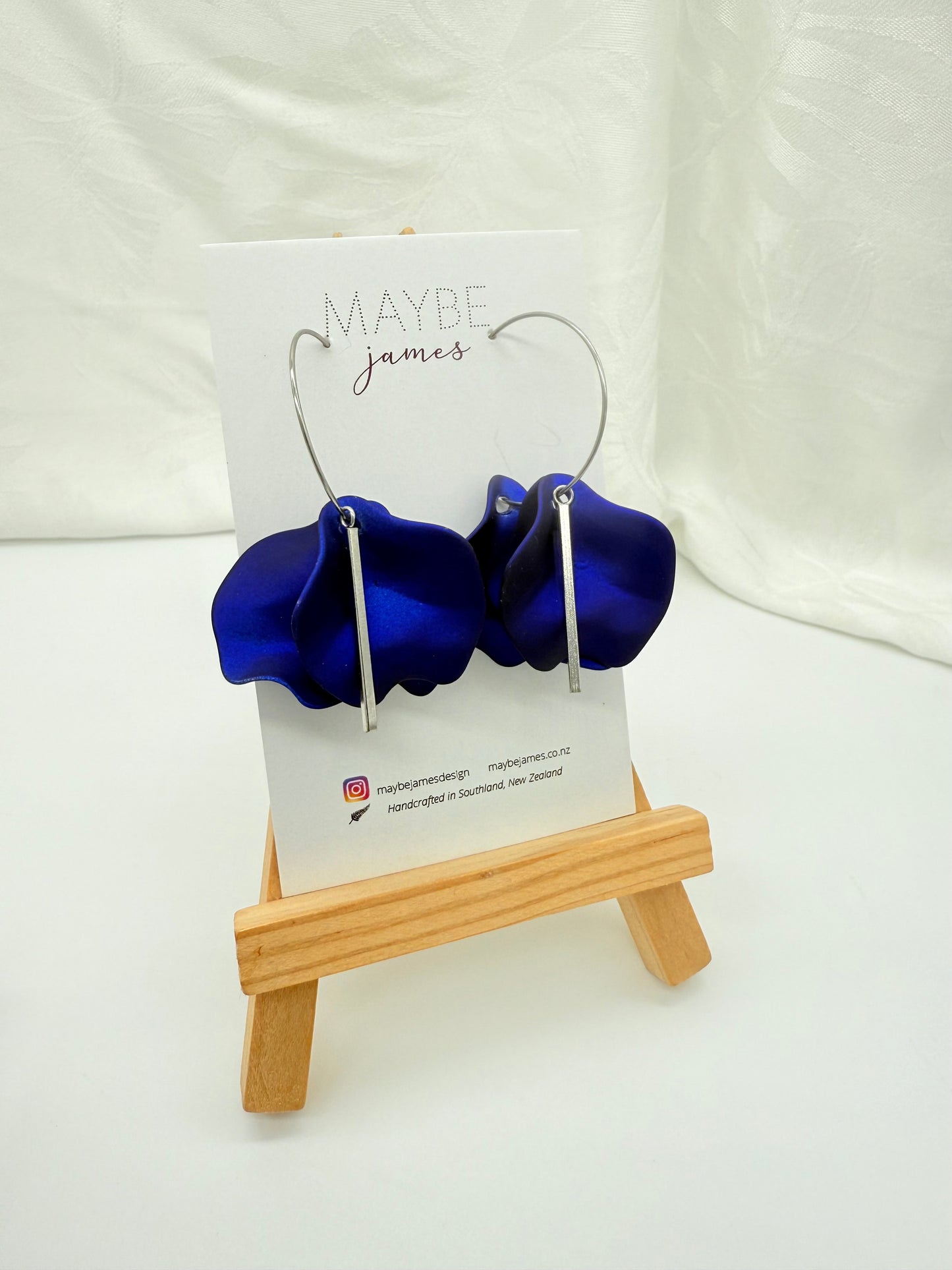 Minimalistic Elegant Petal 30mm Hoops
