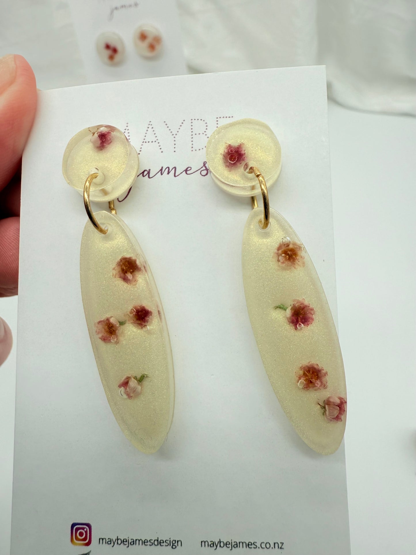 Simply Spring - Dried Flowers In Pearl Resin 4cm and 5cm Dangles